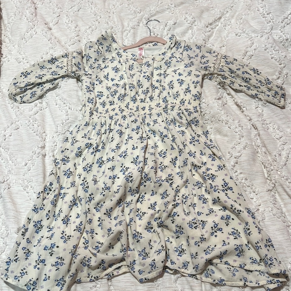 I love this dress so cute and fancy